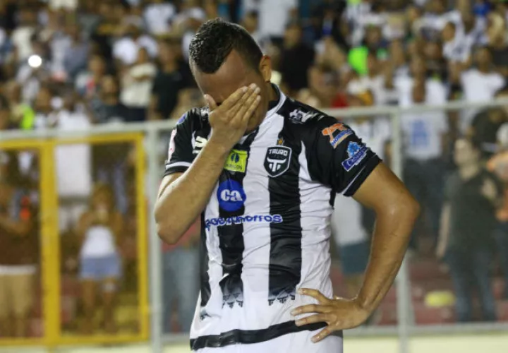 Jesús González emocionado tras el título del Tauro. Foto Anayansi Gamez