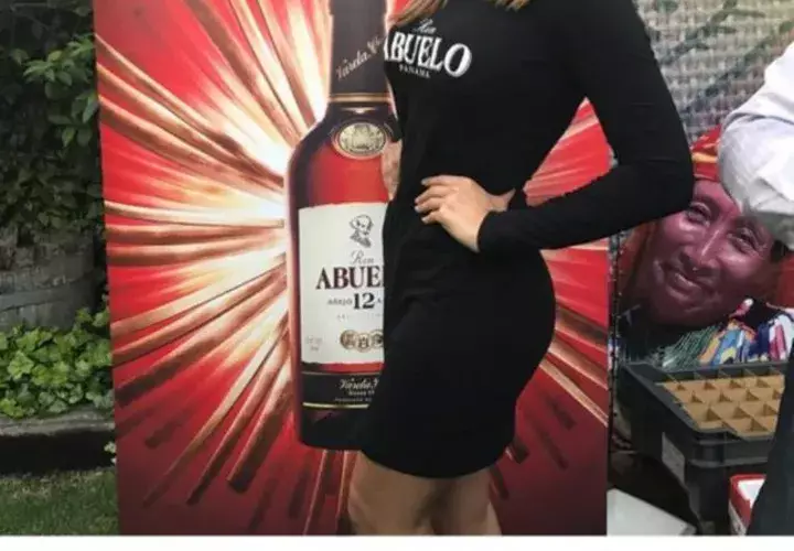 Candy Rubio, hija de Jorge Hernán Rubio, ha promocionado en Chile  el Ron Abuelo que exporta la familia de Juan Carlos Varela .
