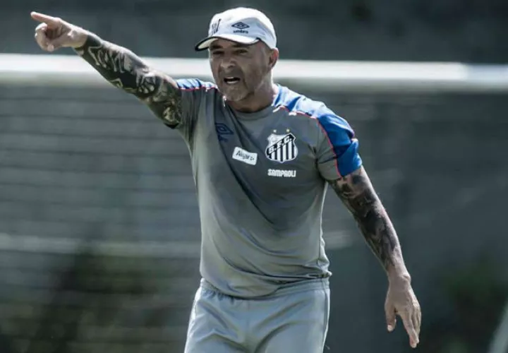 Jorge Sampaoli durante un entrenamiento del Santos. Foto Santos FC