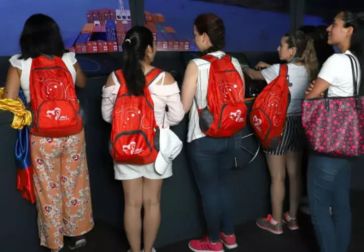 En promedio, alrededor de 2,500 a 3,000 personas visitan los centros de visitantes a diario, y cerca de un millón lo hacen cada año.