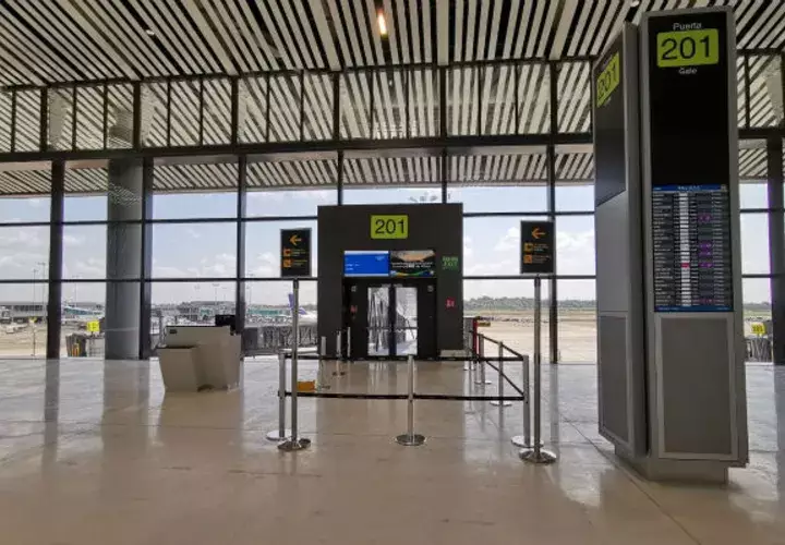 Actualmente, opera con 34 puertas de abordaje con un promedio de 400 vuelos por día, 84 destinos en más de 37 países en América, Europa y pronto Asia.