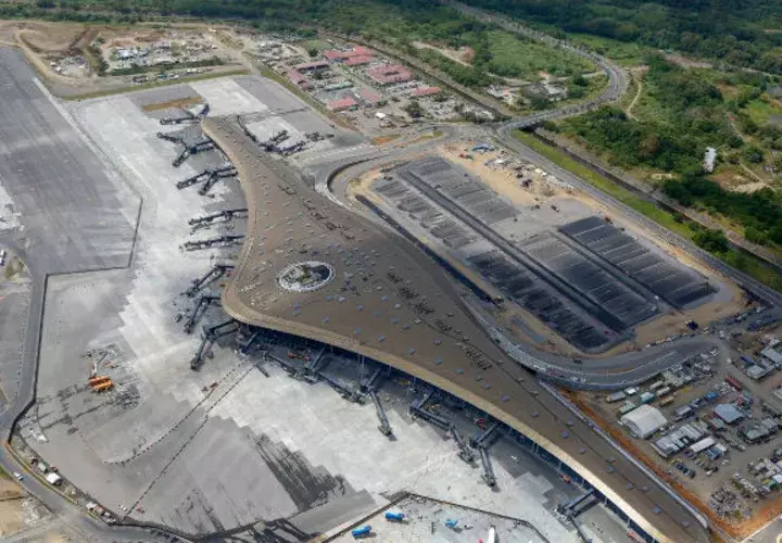 Actualmente, opera con 34 puertas de abordaje con un promedio de 400 vuelos por día, 84 destinos en más de 37 países en América, Europa y pronto Asia.