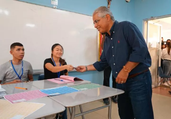 Soto, quien no fue beneficiado con la reelección, denunció que a "muchas de las figuras del partido Panameñista solo les importaba buscar el voto para ellos".