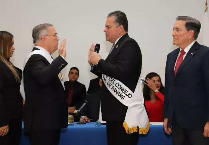 El alcalde, José Luis Fábrega, realizó una contratación directa por 3.8 millones de dólares para el desfile de Navidad.