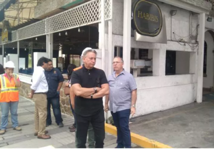 El alcalde de la ciudad capital, José Luis Fábrega, realizó un recorrido por calle Uruguay, este lunes.