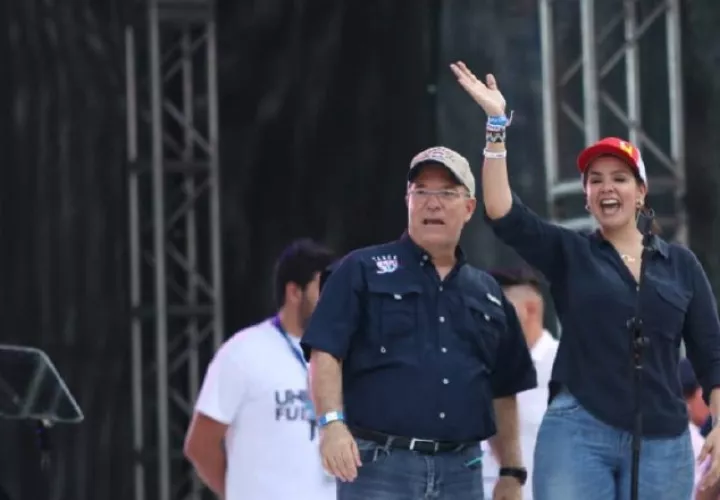 José Luis Fábrega y su compañera de fórmula, Yudi Meana.  Cortesía 