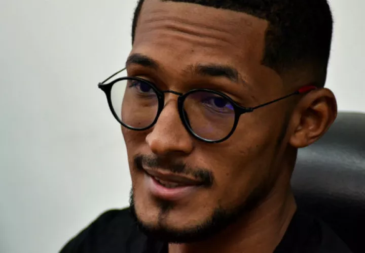 José Pino, el hacker colombiano que a sus 22 años ha encontrado decenas de vulnerabilidades en grandes firmas tecnológicas e incluso en la Universidad de Harvard, no duda un segundo al opinar sobre la privacidad en internet: sencillamente "no existe".