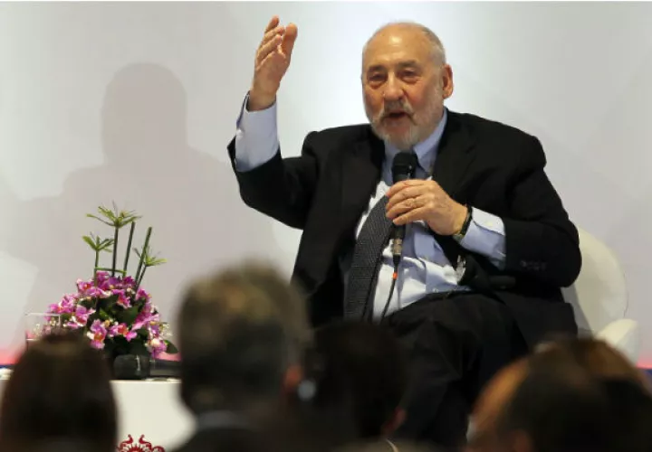 Stiglitz pone también el "peso de la culpa" sobre los ciudadanos. EFE