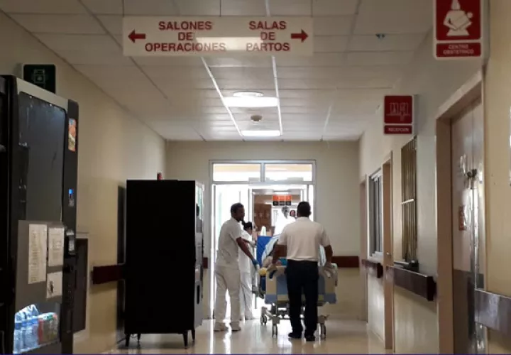 Tras recibir el golpe, el joven fue llevado al cuarto de urgencias del hospital Joaquín Pablo Franco Sayas de la ciudad de Las Tablas, donde se decretó su muerte. Foto/Thays Domínguez