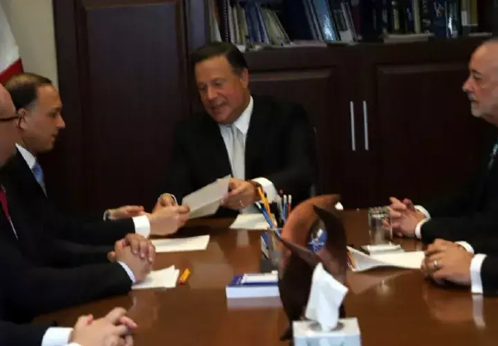 El pasado 2 de enero,Juan Carlos Varela formalizó consultas al Tribunal Electoral.  Cortesía