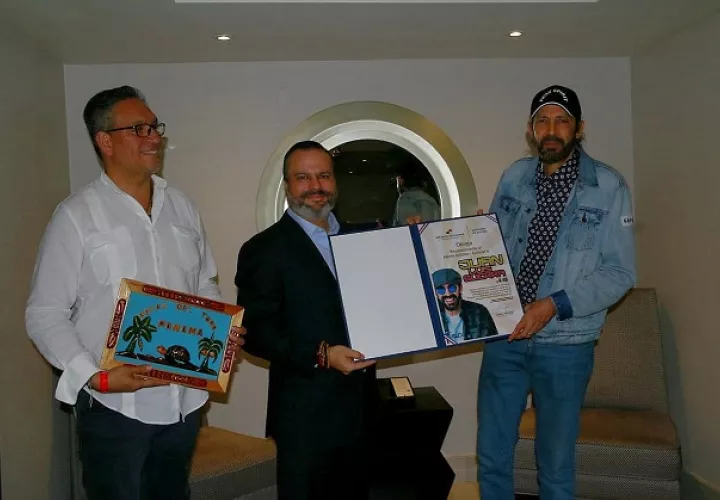 Juan Luis Guerra se presento ayer el Rommel Fernández.