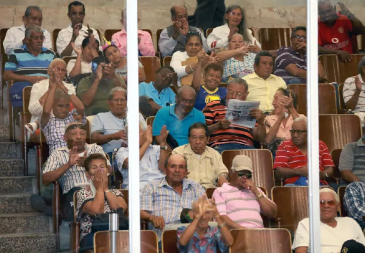 Los jubilados además del bono está solicitando un incremento en las pensiones.