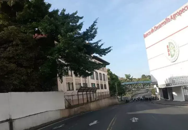 Los jubilados exigen al Gobierno que les aumente. Foto: @TraficoCPanama