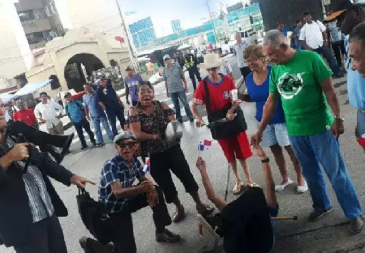 No se descartan más medidas de presión por parte de los jublados como cierre de calles durante las 'horas pico' en avenidas de mucha circulación vehicular. Archivo