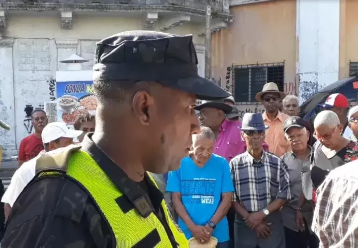 Policías impidieron la protesta de los jubilados el 2 de enero. Víctor Arosemena
