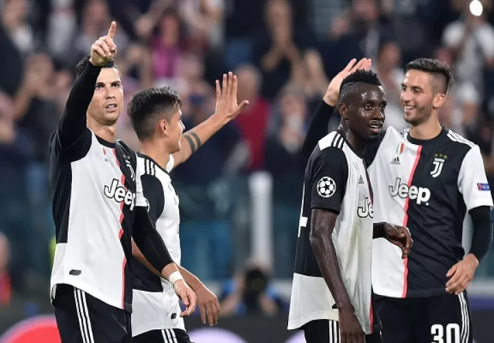 Jugadores de la Juventus festejan. Foto:AP