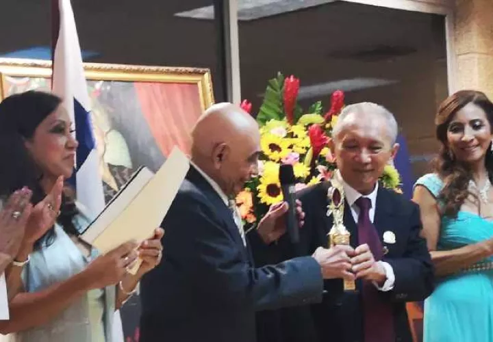 El escritor y diplomático Julio Yau. Foto: Cortesía