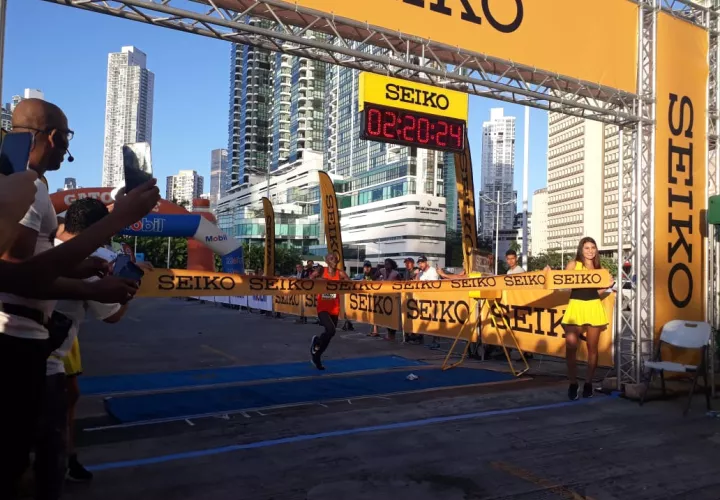 la XLII Maratón de Panamá participaron 1,600 corredores de 43 países entre ellos más de 500 panameños. Foto/Aurelio Martínez