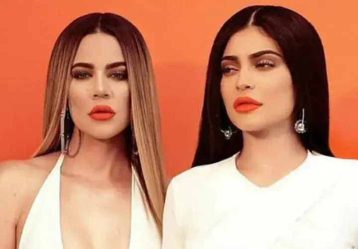 Khloe Kardashian y Kylie Jenner