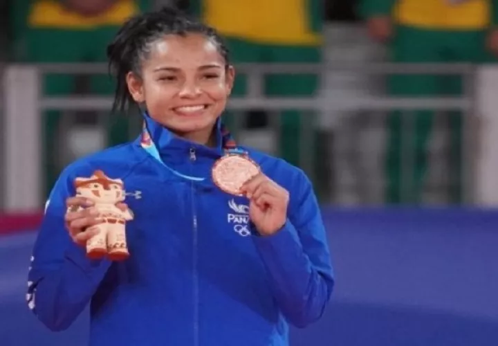 Kristine Jiménez  con bronce.. Foto: Cop