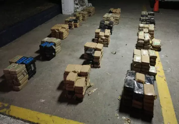 18 bultos que estaban enterrados en la zona de playa de La Ermita