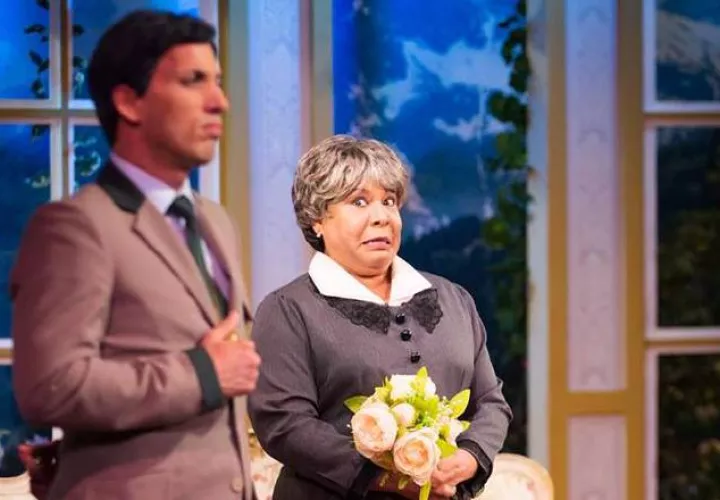 Elizabeth Vargas, Frau Schmidt en 'La novicia rebelde'. Agustín Goncalvez.