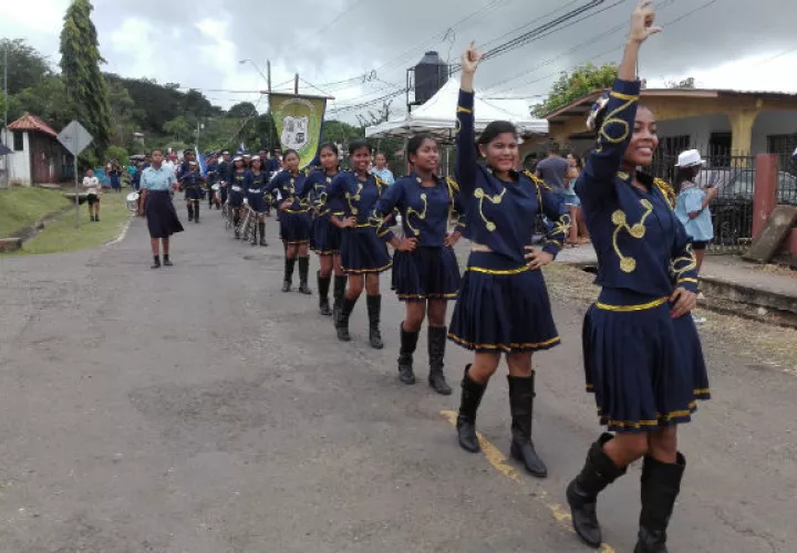 En el poblado costero de Puerto Caimito, en donde la pesca artesanal es la principal actividad económica, también de cumplen 109 años de creación.