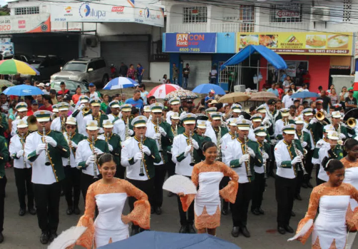 Para el desfile del 28 de Noviembre del 2017 unas 60 delegaciones escolares asistieron al desfile en La Chorrera. 