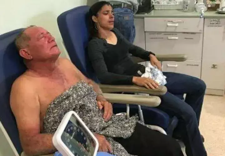  Los dos productores afectados por gas pimienta en Los Santos, reciben atención médica. Foto: Cortesía.