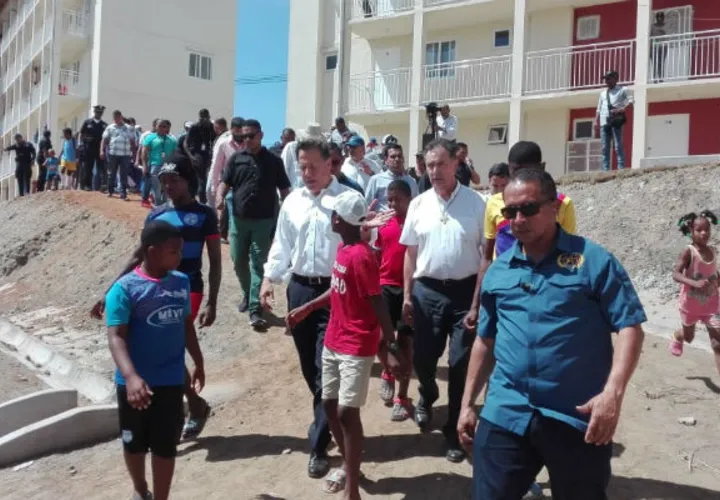El presidente Varela estuvo en Alto de Los Lagos con los de la orden Salesiana. Foto: Diómedes Sánchez. 