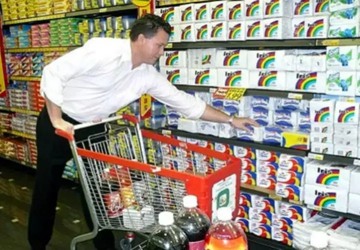 Panameños hacen compras adicionales para que no falte nada en sus hogares