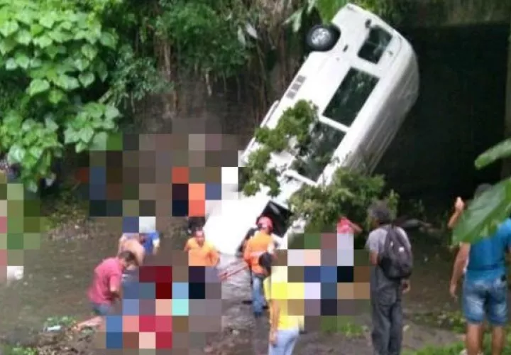 Mujer desaparecida tras accidente de Las Lajas donde fallecieron seis personas. Foto: Cuerpo de Bomberos de Panamá.