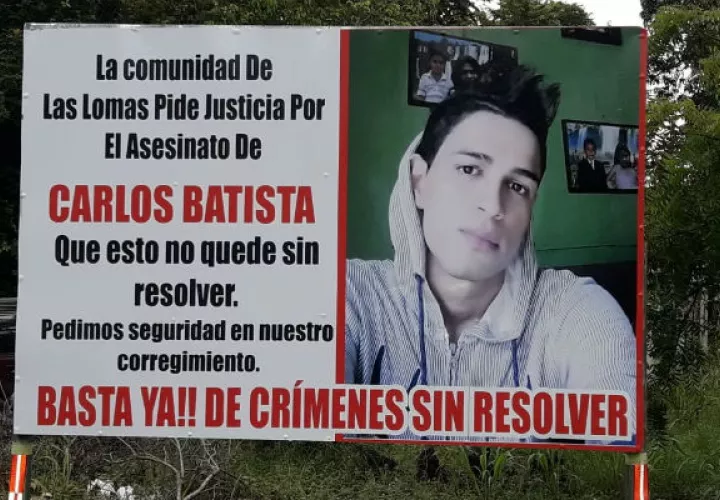 Portaban afiches con la fotografía del joven asesinado. Mayra Madrid. 
