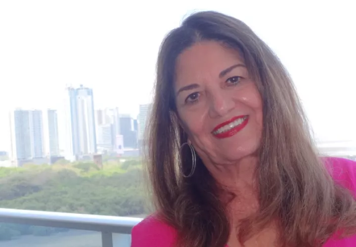 Laura Rodríguez. No se dejó empantanar. Con dos hijos y tres trabajos estudiaba una carrera a nivel técnico.  Rosalina Orocú Mojica.