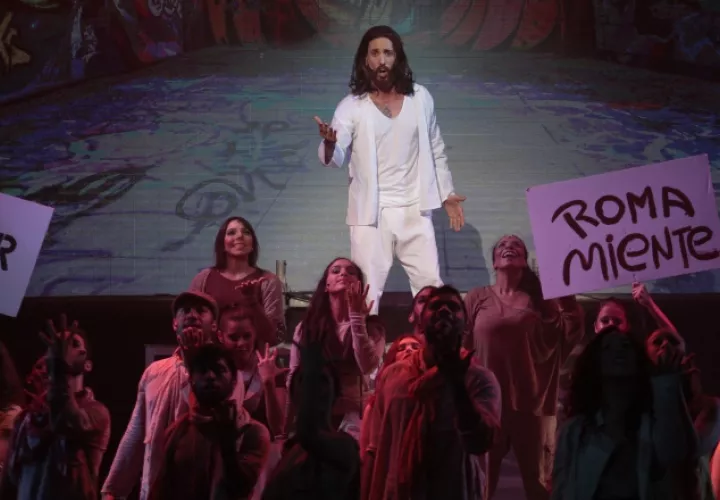 Leonte Bordanea encarna a Jesús de Nazaret en obra de teatro. Foto: Panamá América.
