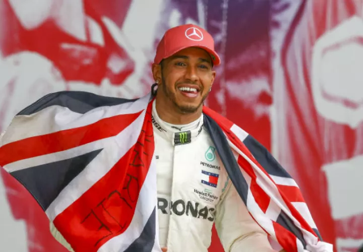 Lewis Hamilton ganó por sexta vez el Gran Premio de Gran Bretaña. Foto EFE