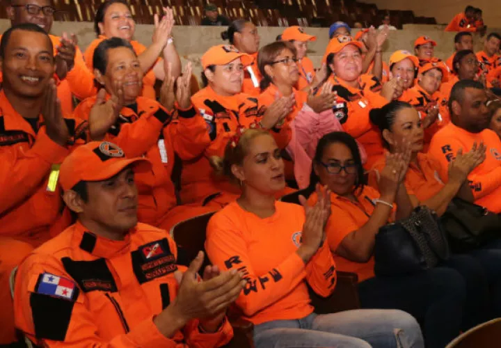 El proyecto de ley que crea la carrera de Protección Civil. 