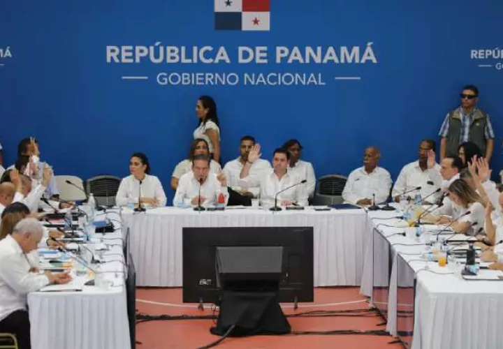  El gimnasio Orlando Winter fue el escenario para que se realizara el tercer Consejo de Gabinete, donde se aprobaron inversiones para San Miguelito. Foto: Cortesía