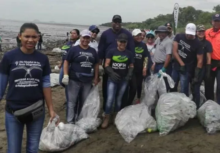 Voluntarios y Sinaproc limpiaron las playas recientemente. Foto: Diómedes Sánchez S. 