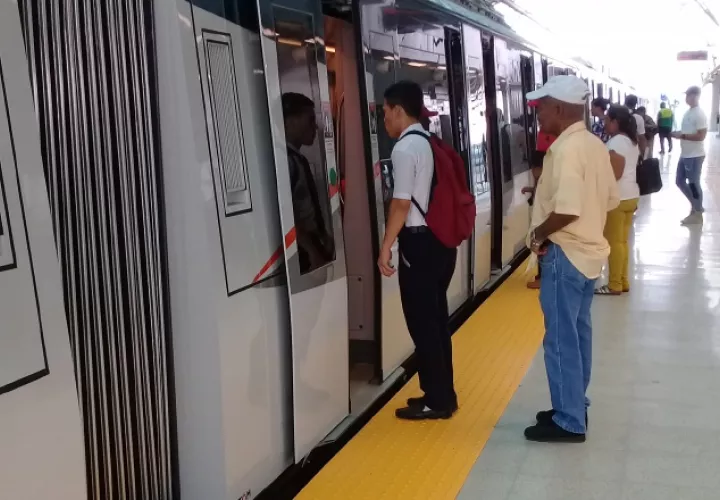 Aquellos pasajeros que requieran usar ambas línea del metro, tendrán que pagar 85 centavos. Foto de Francisco Paz