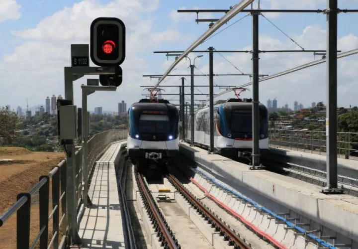 El tramo de la Línea 2 tiene una longitud de 21 kilómetros de vía elevada 