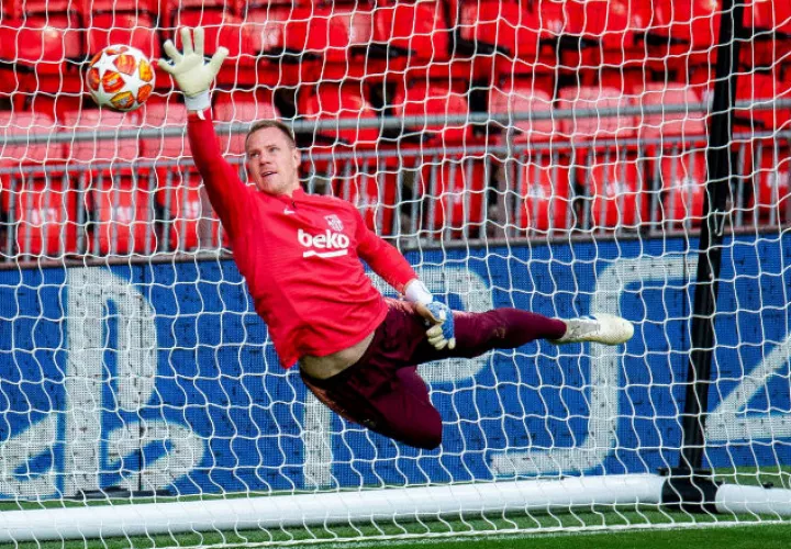 El portero alemán del Barcelona, Marc-Andre ter Stegen en los entrenamientos. Foto:EFE