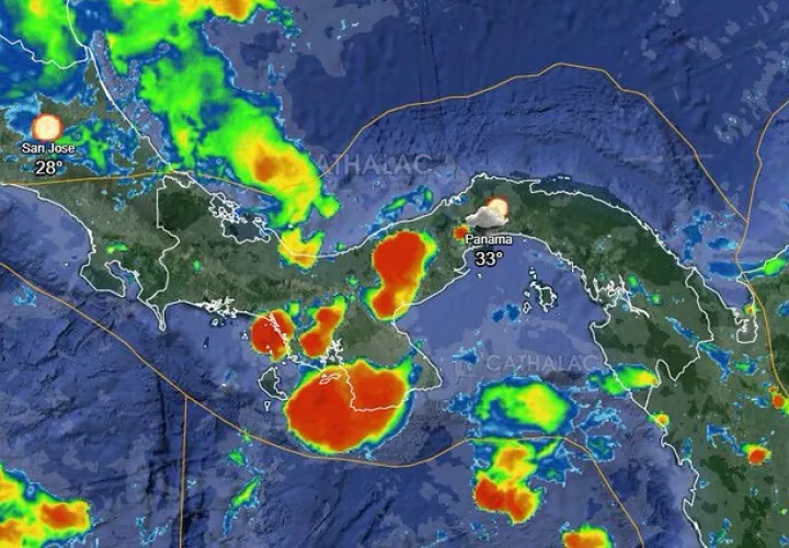 Las lluvias registradas la tarde del martes provocaron caída de árboles, afectando el suministro de energía eléctrica.
