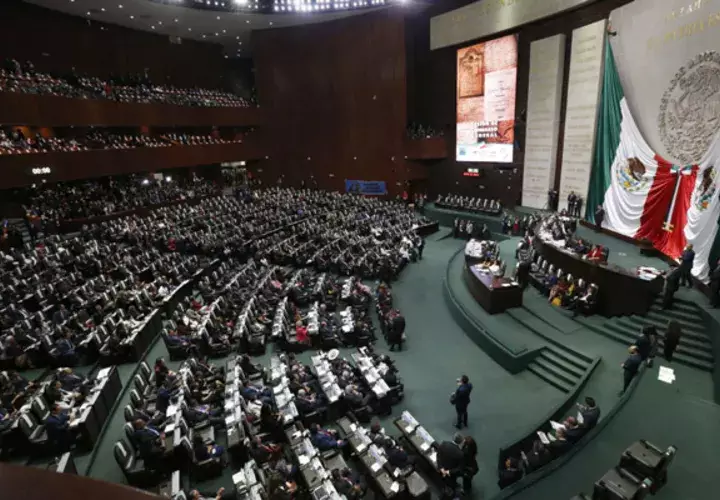 El Senado mexicano en pleno en la toma de posesión de Andrés Manuel López Obrador. FOTO/AP