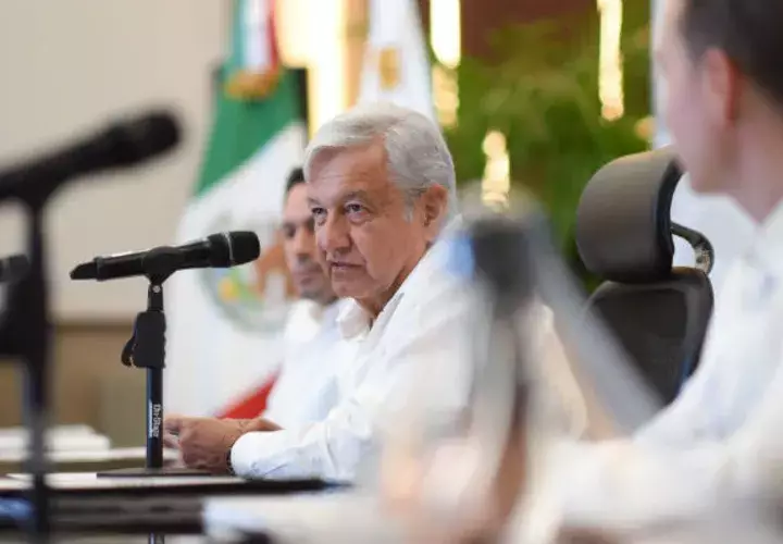 El presidente Manuel López Obrador trata de frenar el robo de combustible. Foto: Archivo/Ilustrativa. 