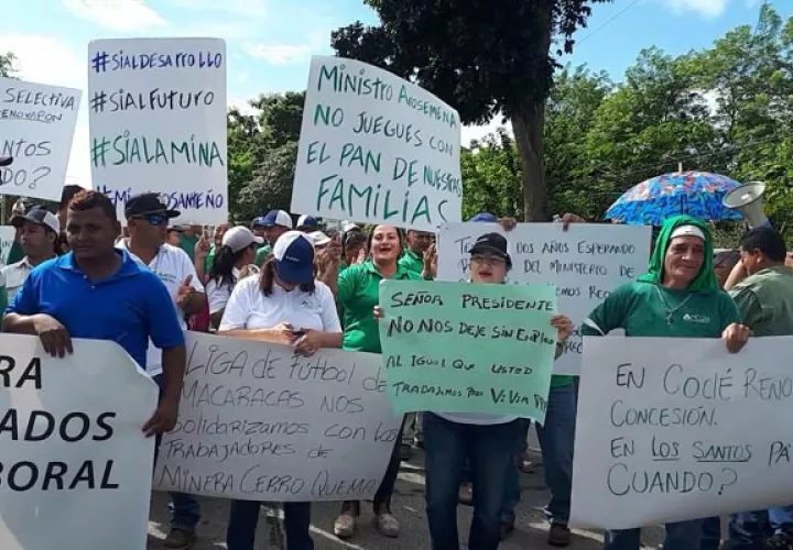 Según los trabajadores, la noticia del posible cese de sus labores se les da en pleno mes de diciembre, y cuando la mayoría de las familias piensan en celebrar, ellos están preocupados por sus puestos de trabajo. Foto/Thays Domínguez