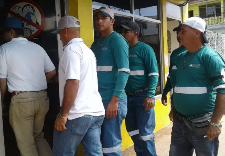  Son 79 plazas de empleo de forma directa que serán cesadas del proyecto minero de Cerro Quema. 
