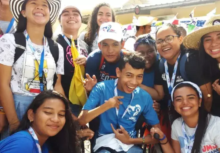 En la parroquia Inmaculada Concepción, de La Chorrera, Lucas  ya es toda una celebridad. Adiel Bonilla