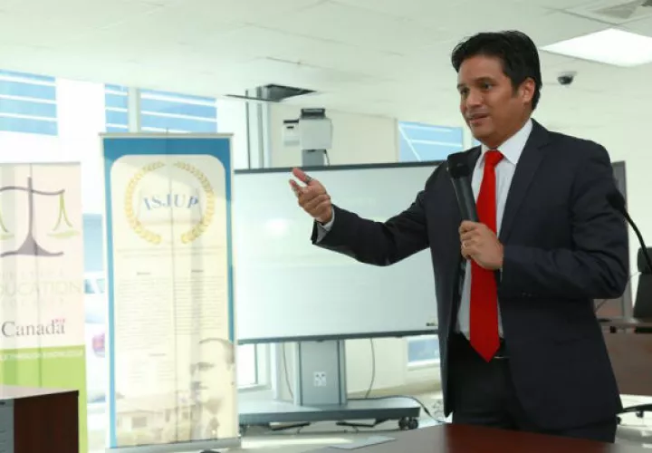 Asamblea abre consulta ciudadana antes de ratificar a Luis Fernando Tapia como magistrado de la Corte Suprema. Foto: Órgano Judicial.