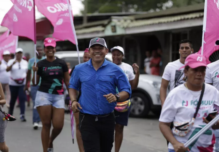 Luis Casís recorrió varios sectores del distrito de San Miguelito.